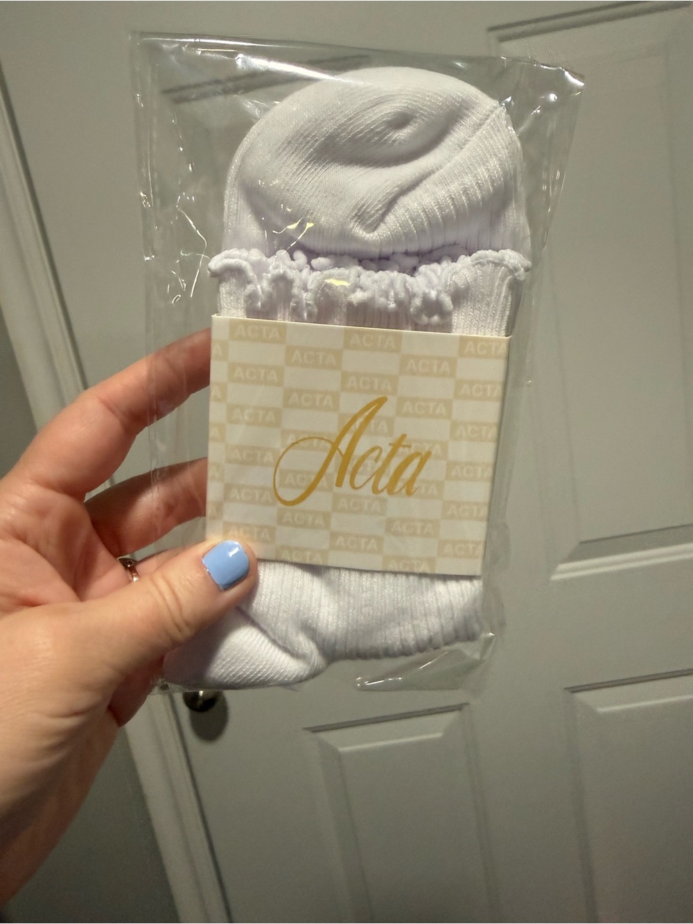 ACTA Ruffle Socks - Picture 3 of 4
